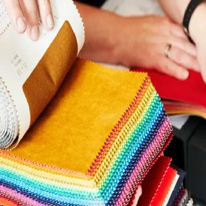 Muestrario de telas para tapizar sofa en Madrid